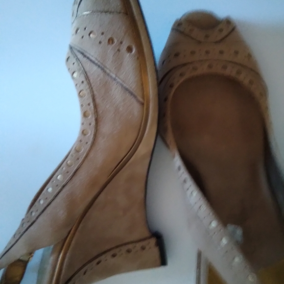 Cole Haan Wedge Slingback Heels. - Picture 8 of 9